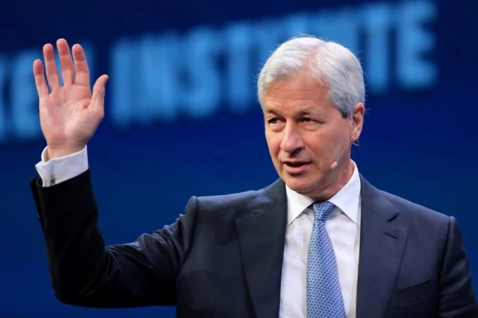 Jamie Dimon investuoja į bitkoinus)