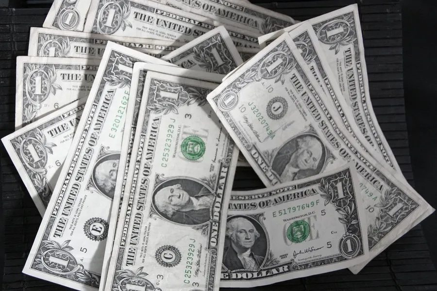 kaip užsidirbti pinigų iš akcijų pilna investavimo sistema