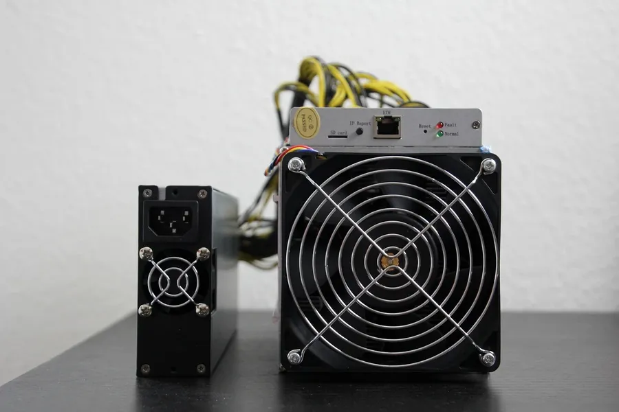 Forex brokeris, prekiaujantis bitkoinais 1 bitcoin prekiautojas