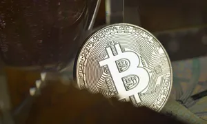 ruošiasi investuoti į bitkoinus)