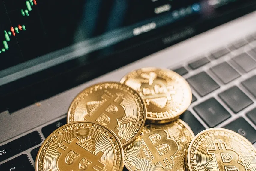 kas yra bitcoin prekiautojas Insta forex 100 premija