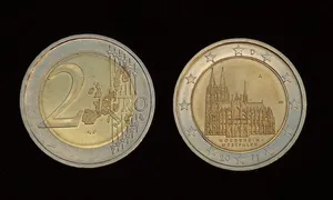 kaip užsidirbti pinigų prekiaujant savaitiniais opcionais)