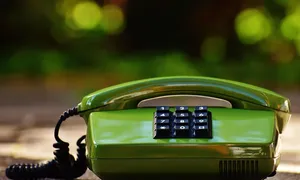 kaip normaliai skambinti internetu)