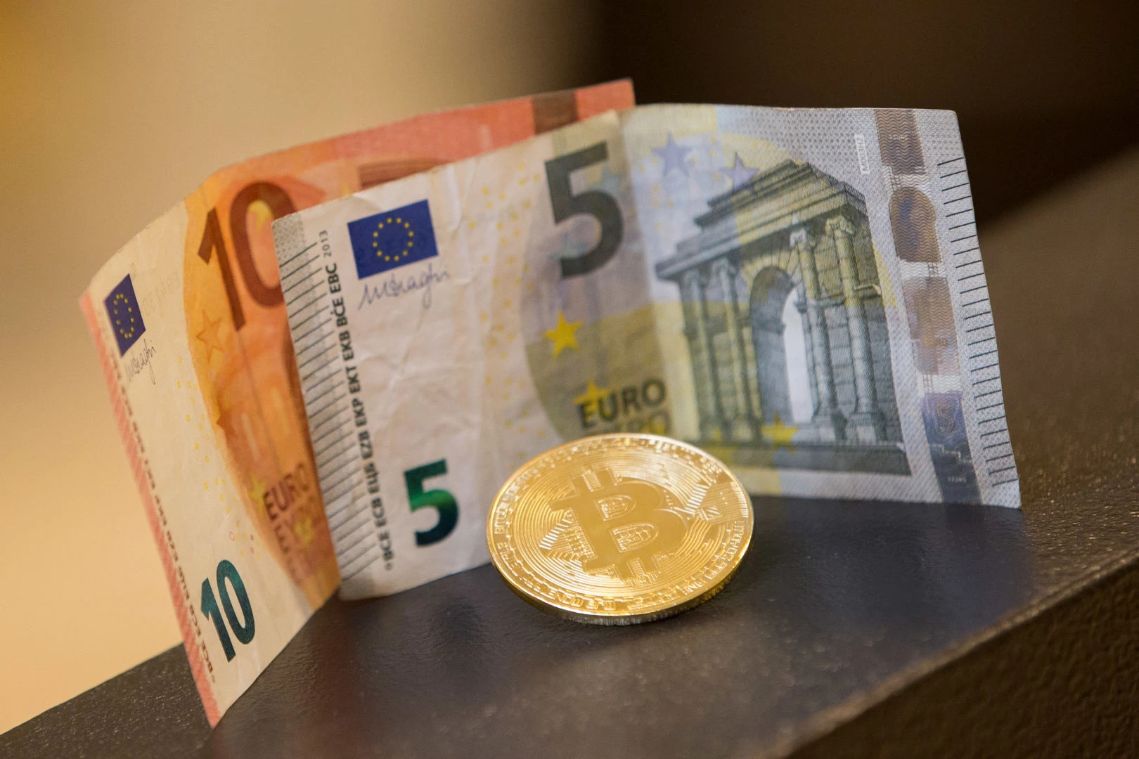 ar už prekybą bitkoinais taikomos nuobaudos)
