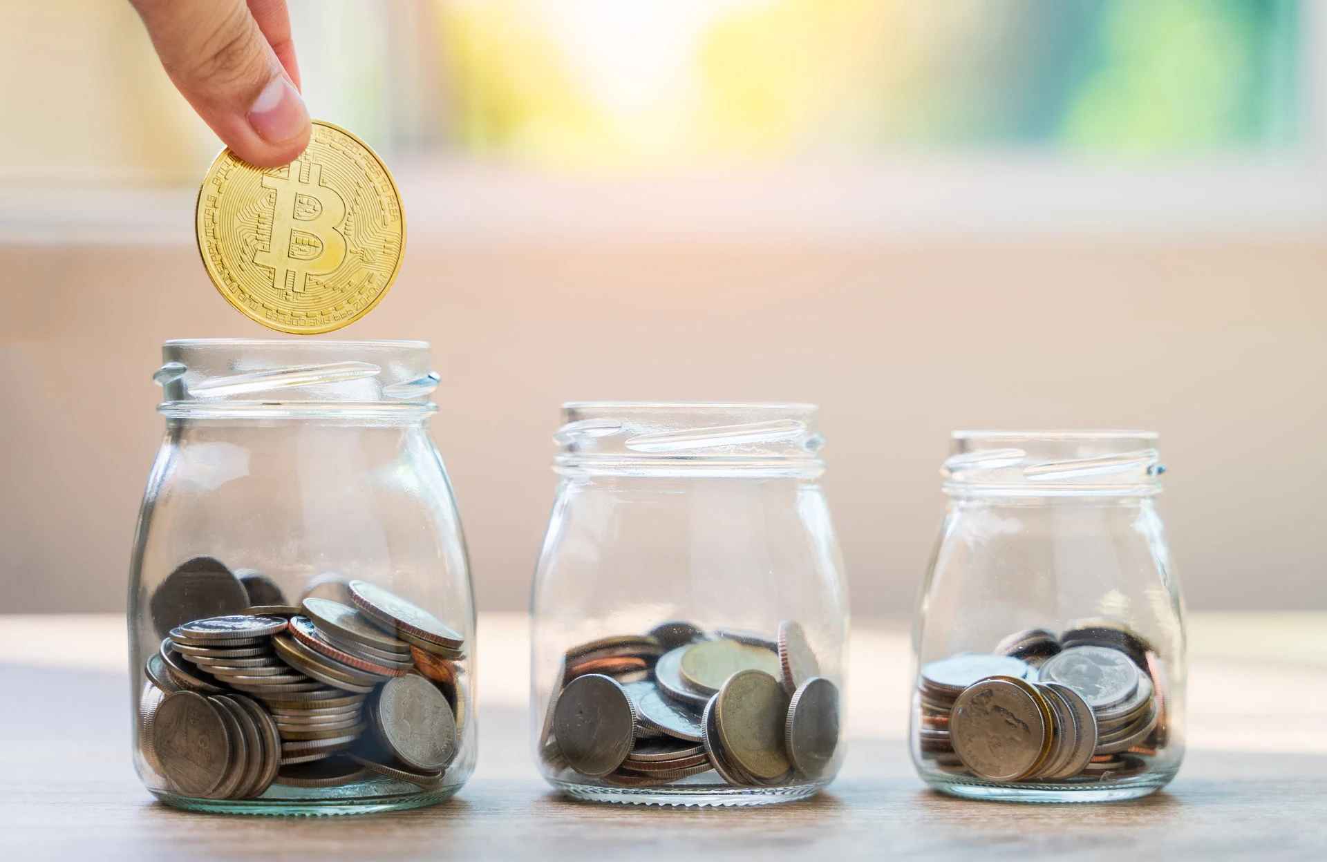 investuoti į kriptovaliutą pirmojo sandorio metu)