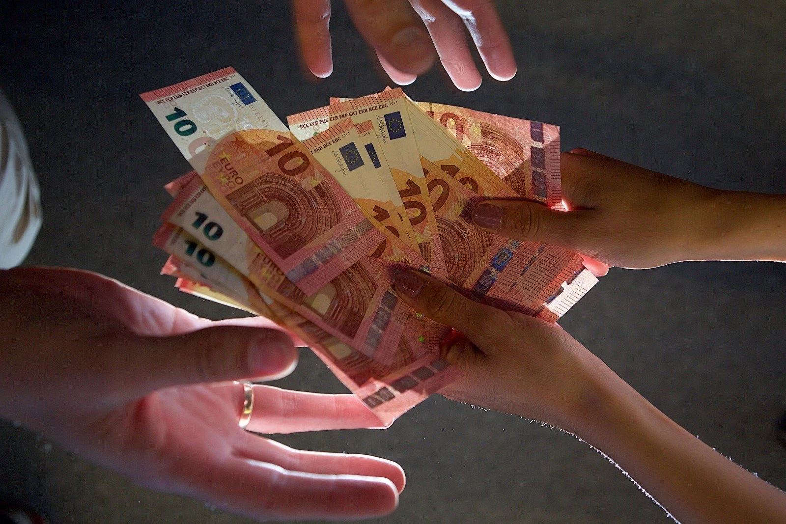 kaip greitai užsidirbti pinigų kaip moteris