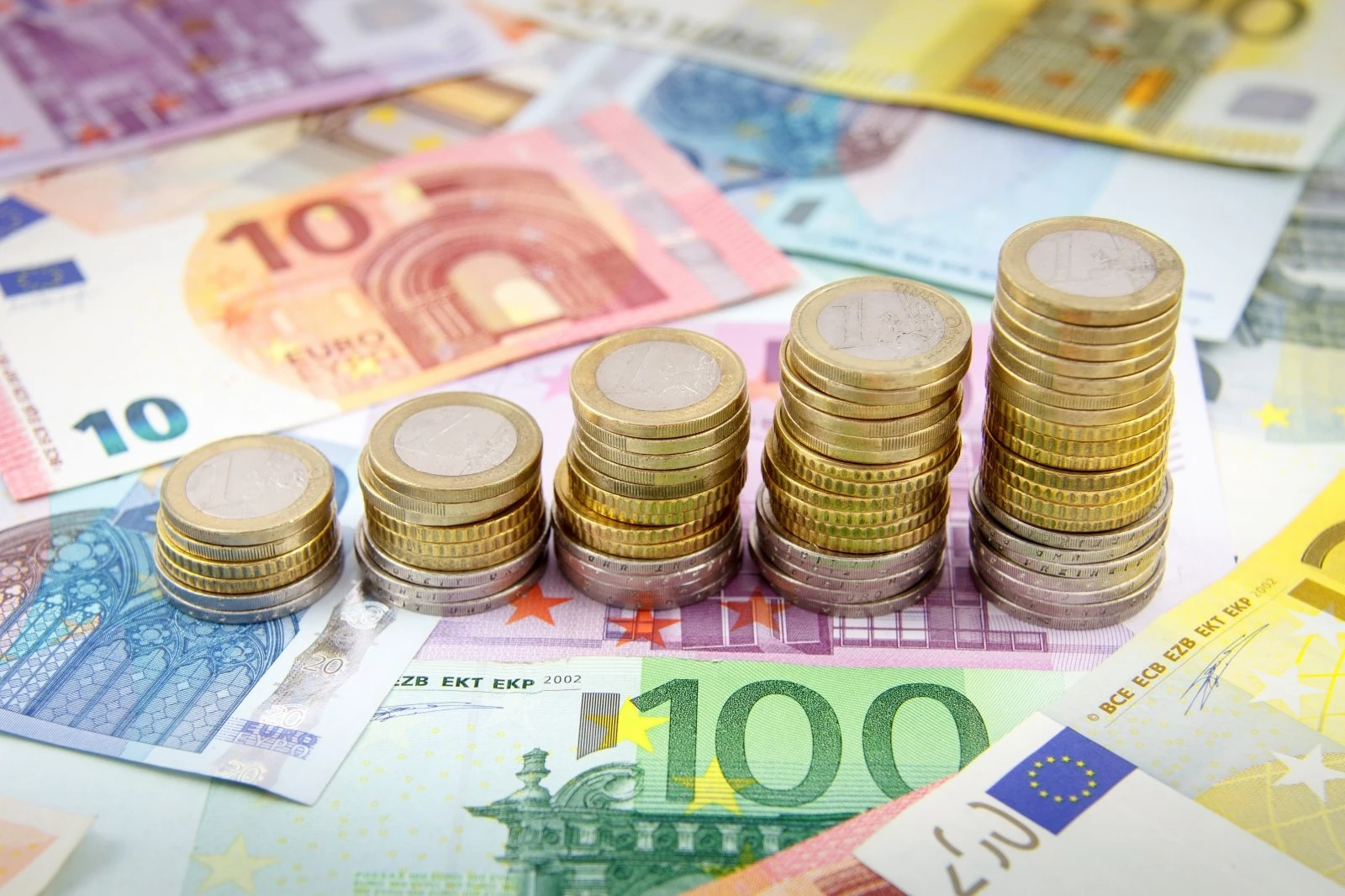 valiuta, į kurią investuoti dabar