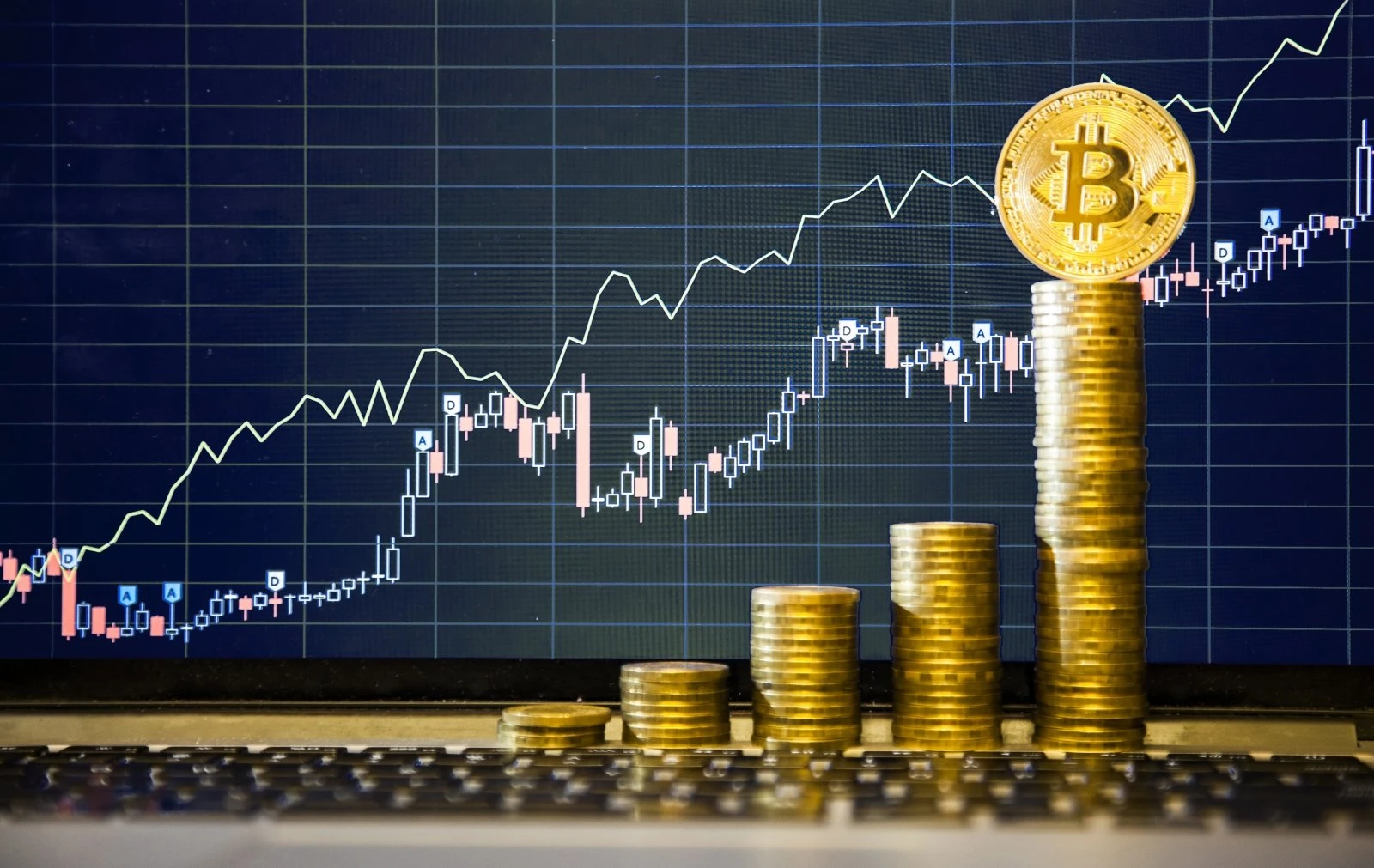 bitcoin uždirba pinigus, mažėja