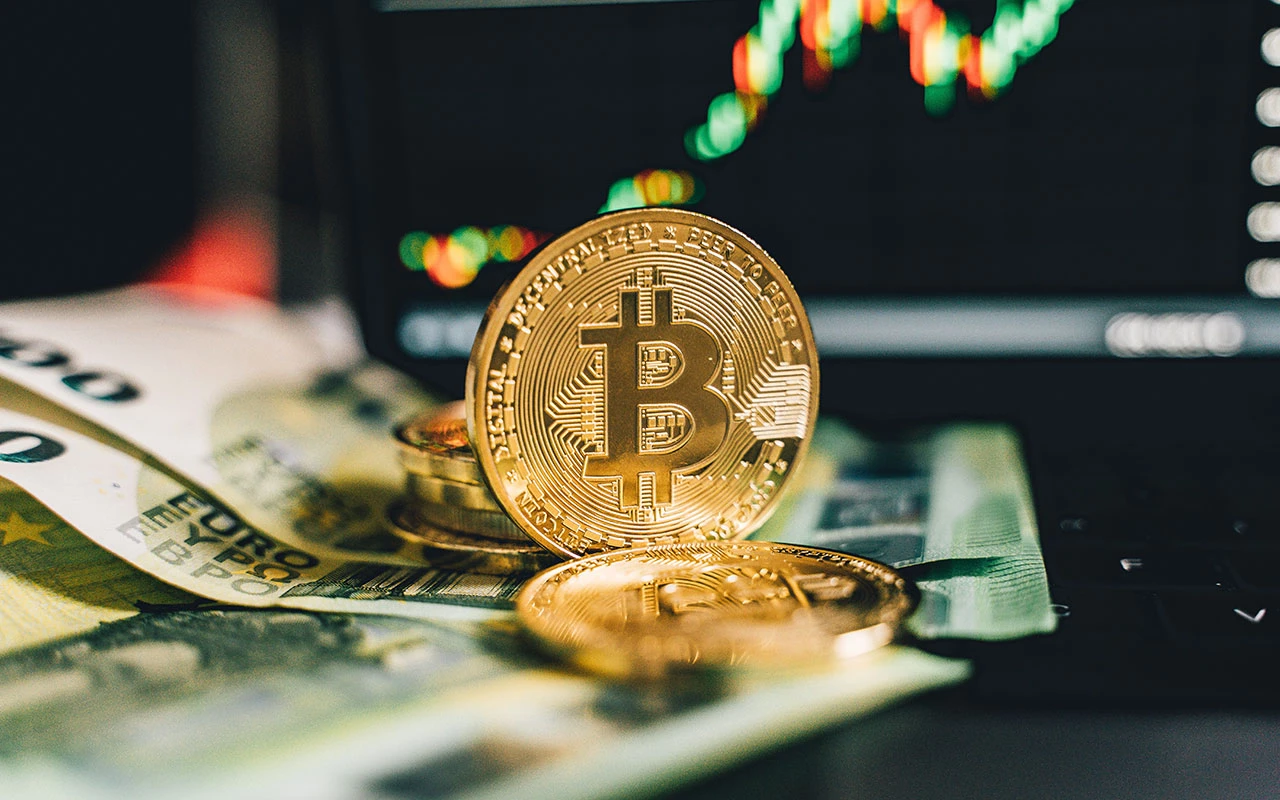 kaip užsidirbti pinigų iš namų bitcoin)