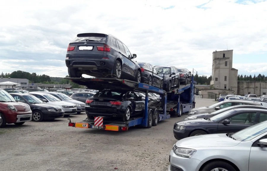 automobilių prekeiviai 4 u