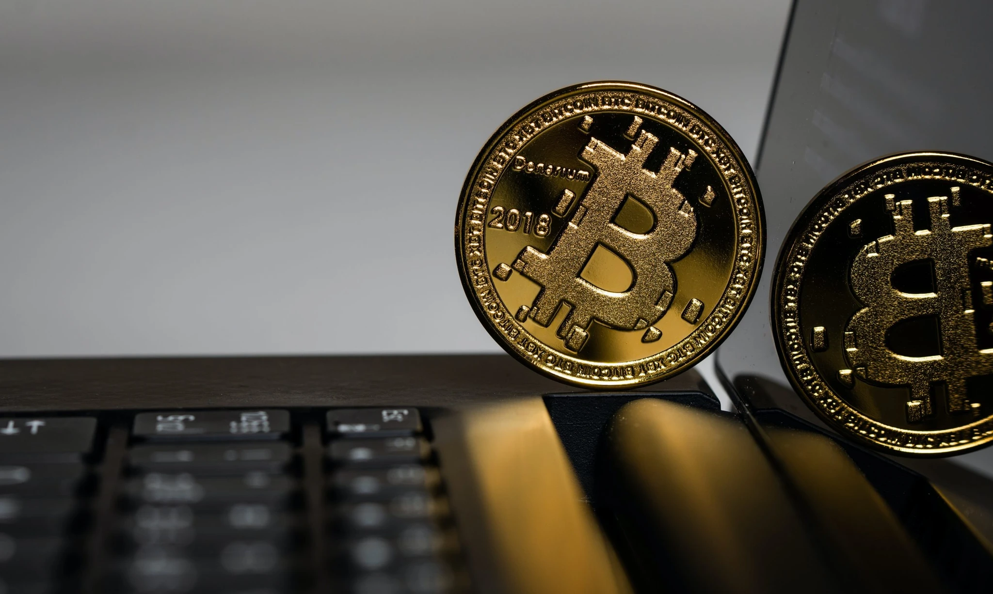mergina prekiautoja bitcoin 4chan kada prasideda bitcoin ateities sandorių prekyba